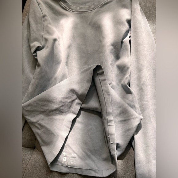 Oqq tight fitted long sleeve top - Picture 2 of 3